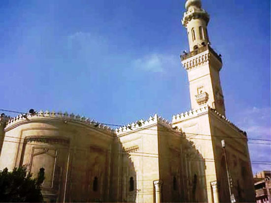الواجهة مصاحب للمئذنة