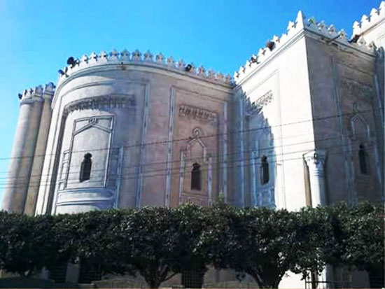 أحد واجهات المسجد