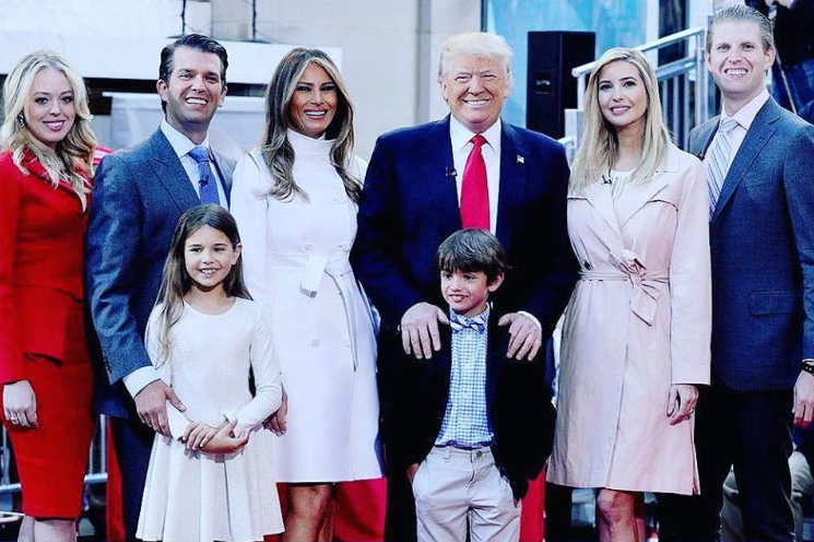 ترامب وسط أولاده وأحفاده