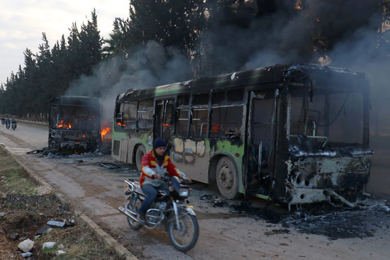 هجوم على حافلات إجلاء المدنيين من بلدتى الفوعة وكفريا وحرق 6 منها