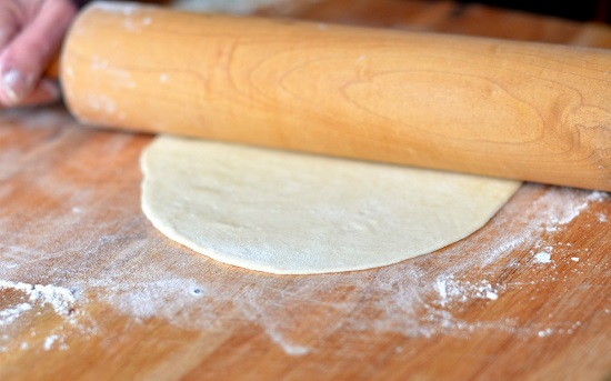 طريقة عمل خبز التورتيلا (8)