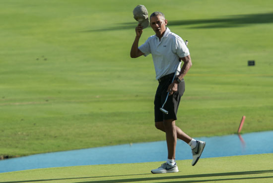 الرئيس الأمريكى يقضى أجازته السنوية فى لعب الجولف