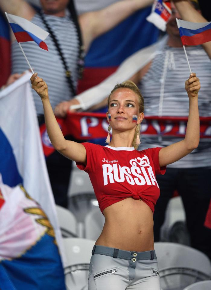 حسناء المنتخب الروسى بمدرجات يورو فرنسا
