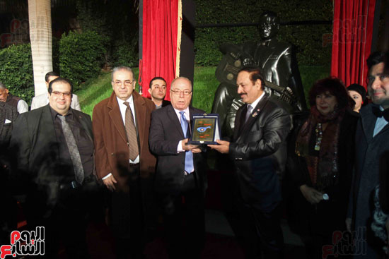 وزير الثقافة المصرية يزيح الستار عن تمثال الموسيقار العالمي فريدالاطرش  46897--تمثال-فريد-الاطرش-(21)