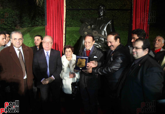 وزير الثقافة المصرية يزيح الستار عن تمثال الموسيقار العالمي فريدالاطرش  47362--تمثال-فريد-الاطرش-(23)