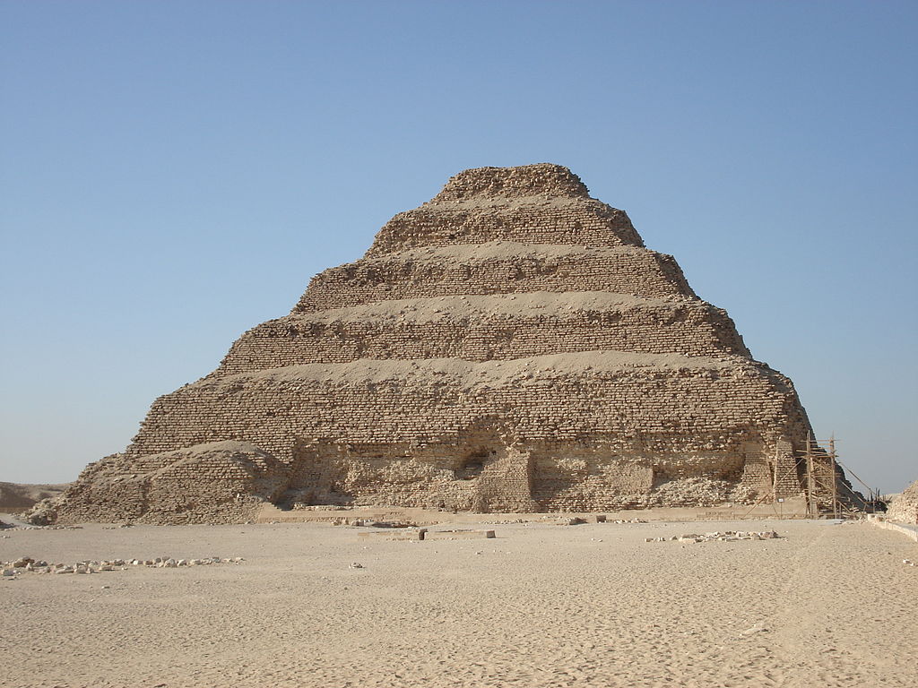 اكتشاف تجويف بحجم طائرة في هرم خوفو في مصر 166100-هرم-زوسر