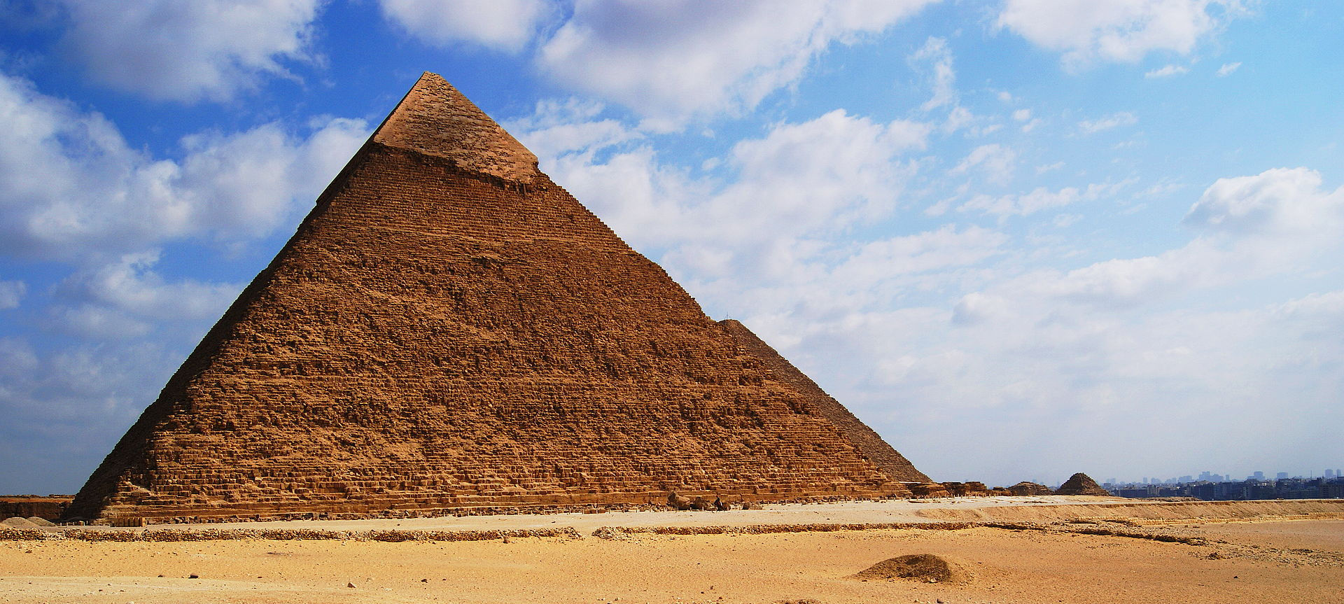اكتشاف تجويف بحجم طائرة في هرم خوفو في مصر 425818-هرم-خفرع