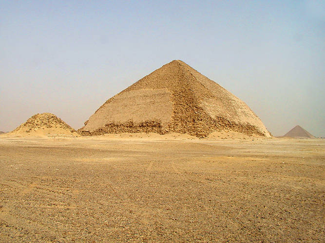 اكتشاف تجويف بحجم طائرة في هرم خوفو في مصر 69507-الهرم-المائل