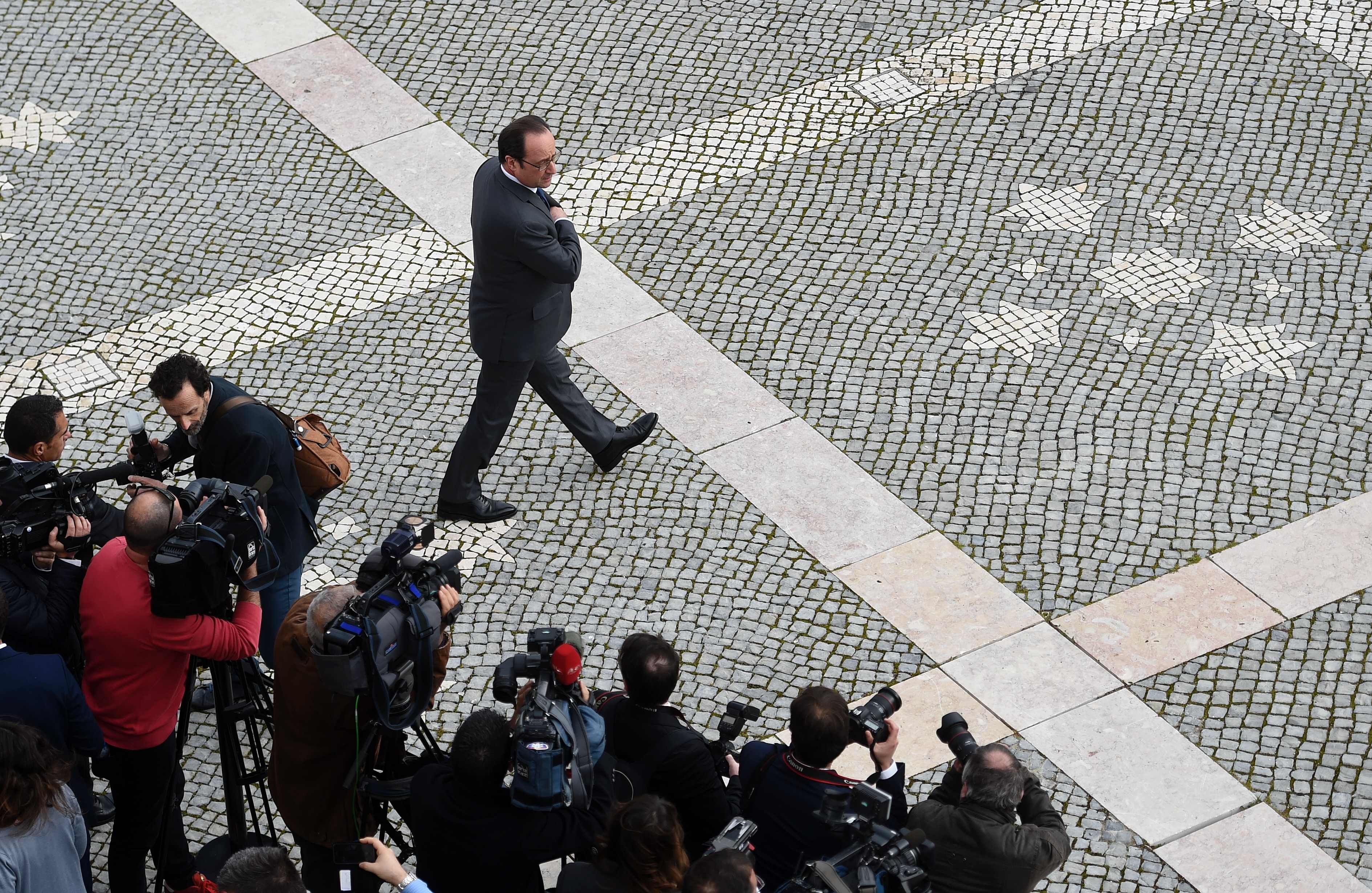 الرئيس الفرنسى يصل مقر انعقاد قمة لشبونة فى البرتغال