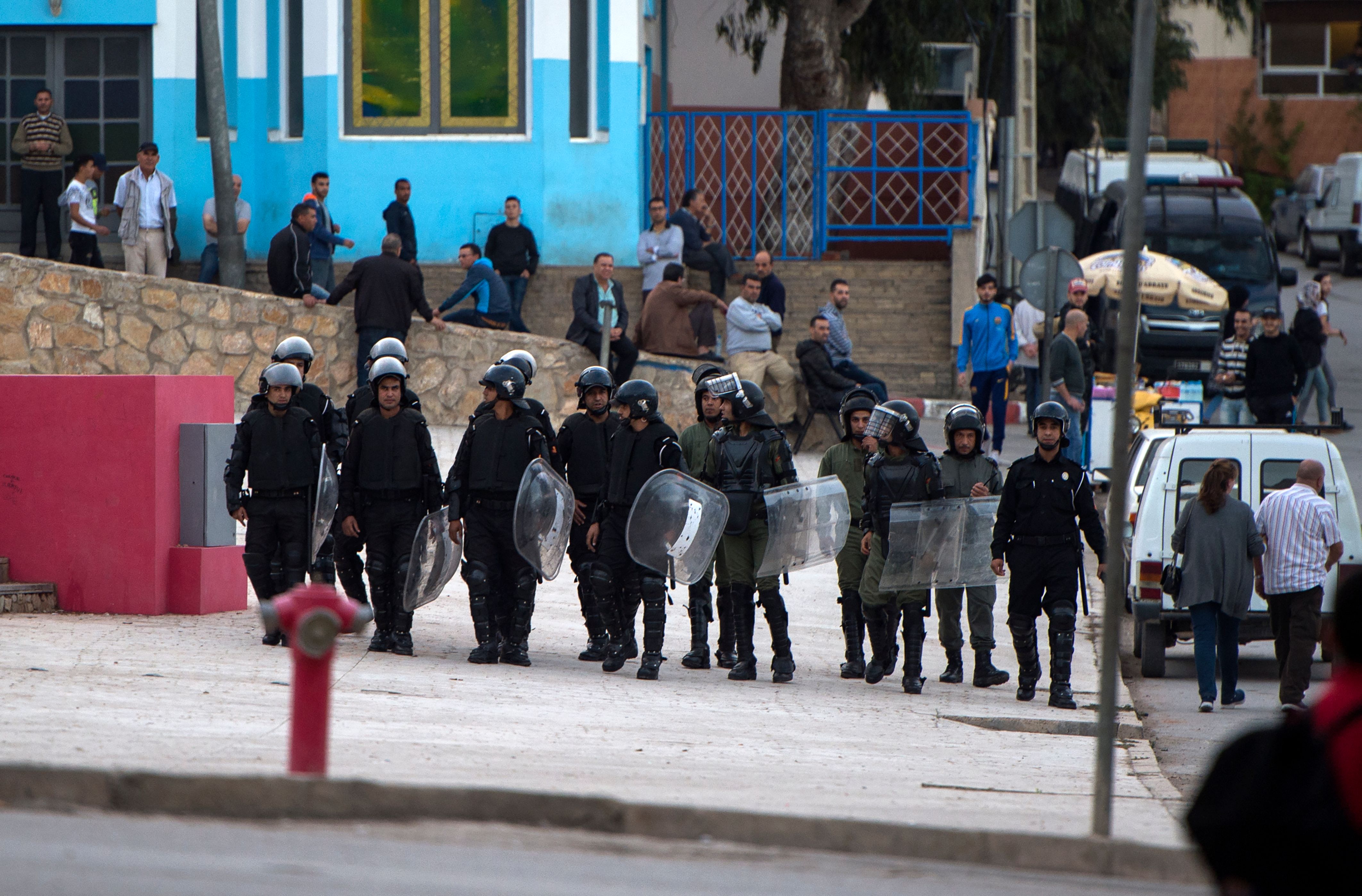 تحركات الشرطة المغربية لمنع التجمعات