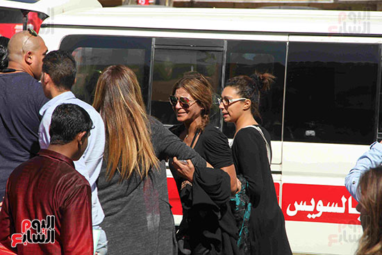 بدء صلاة الجنازة على الممثلة داليا التونى بمسجد الحصرى (3)