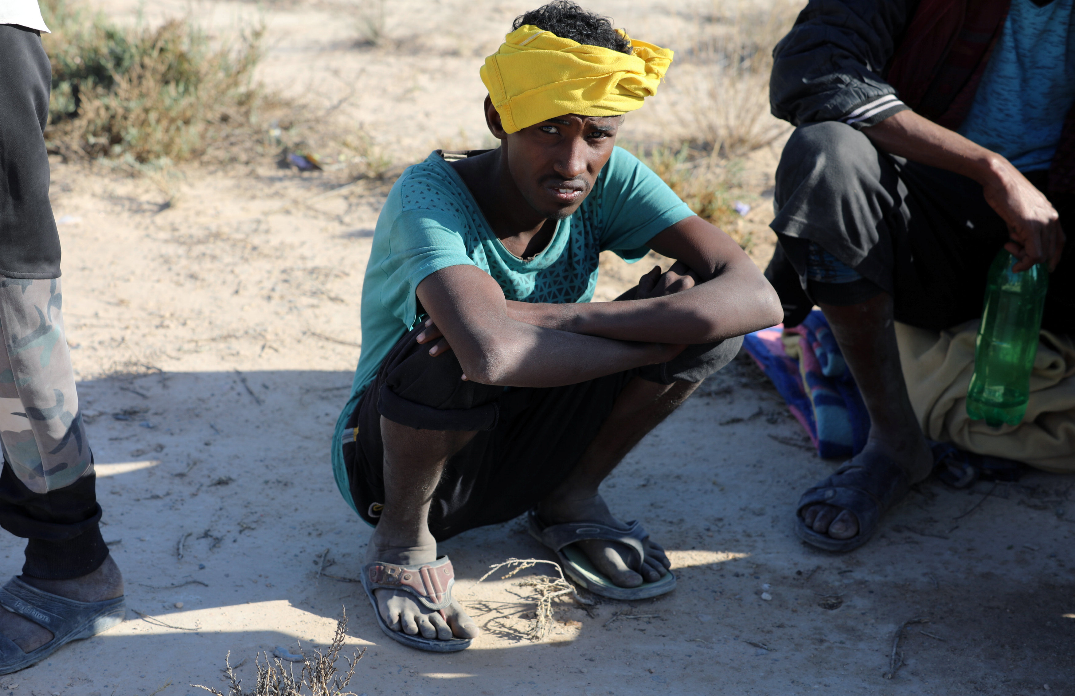 شاب محتجز فى ليبيا أثناء محاولته الهجرة بطريقة غير شرعية