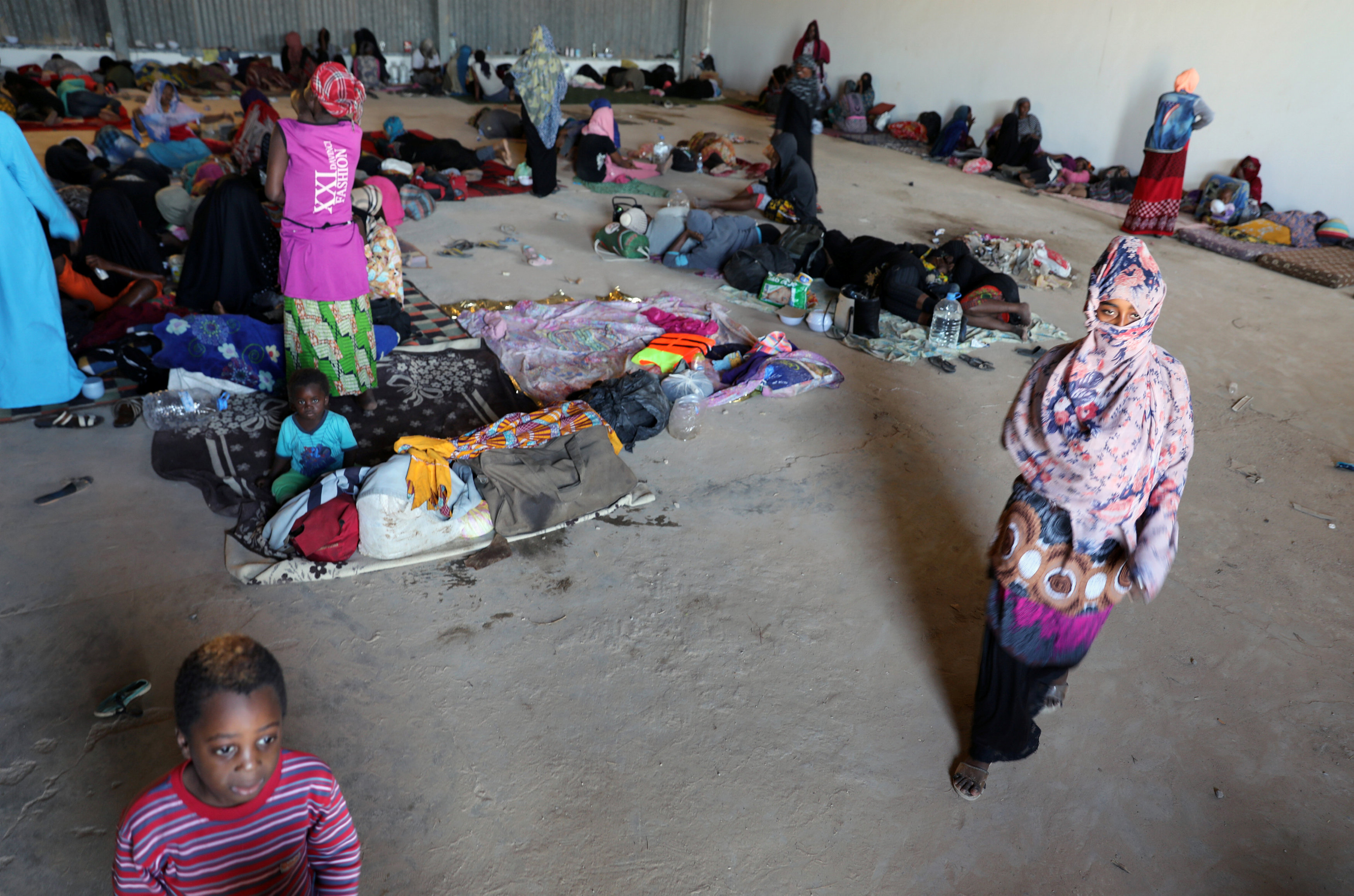 مكان احتجاز مهاجرين غير شرعيين فى ليبيا