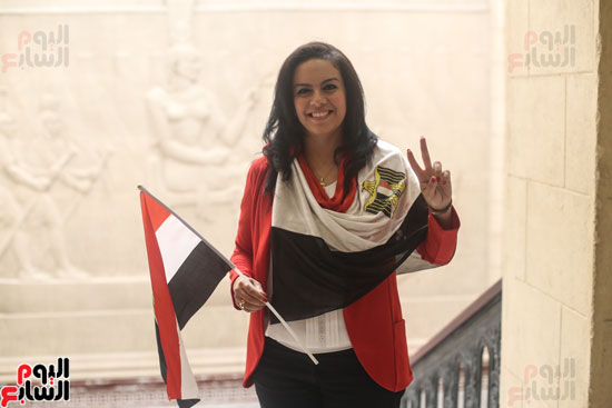 علم مصر يرفرف فى البرلمان (3)