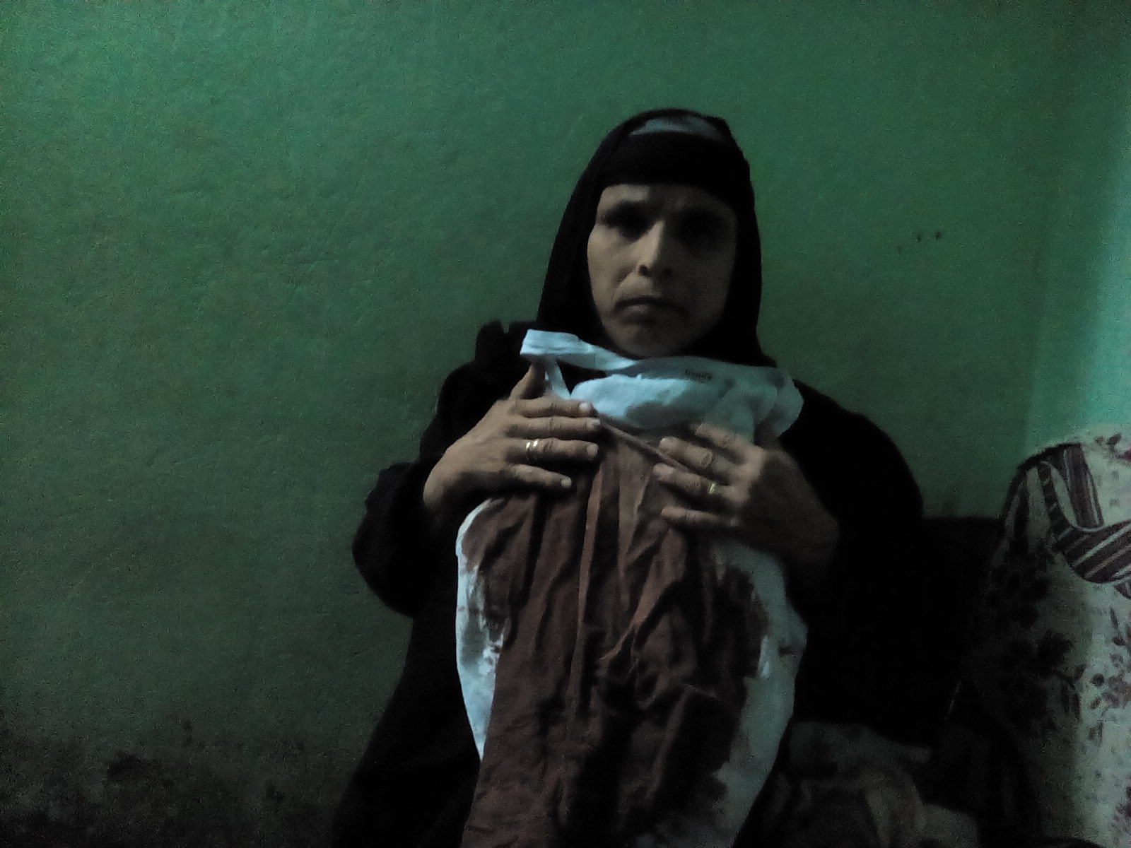  زوجه المجنى عليه وآثار الدماء على ملابسه