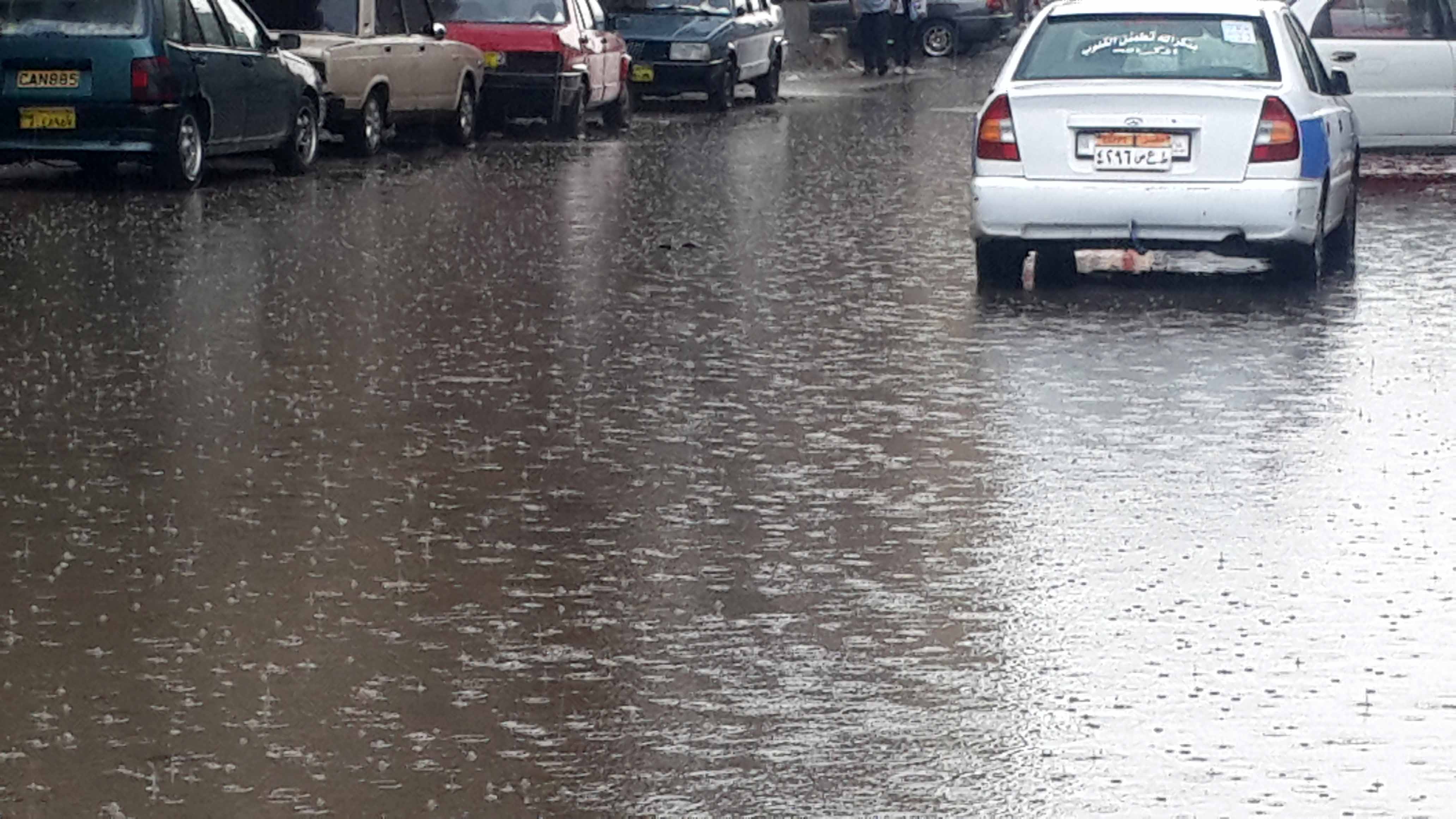 محافظ بورسعيد يتابع رفع مياه الامطار (7)