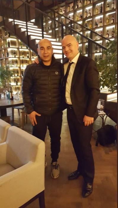 حسام حسن مع رئيس الفيفا