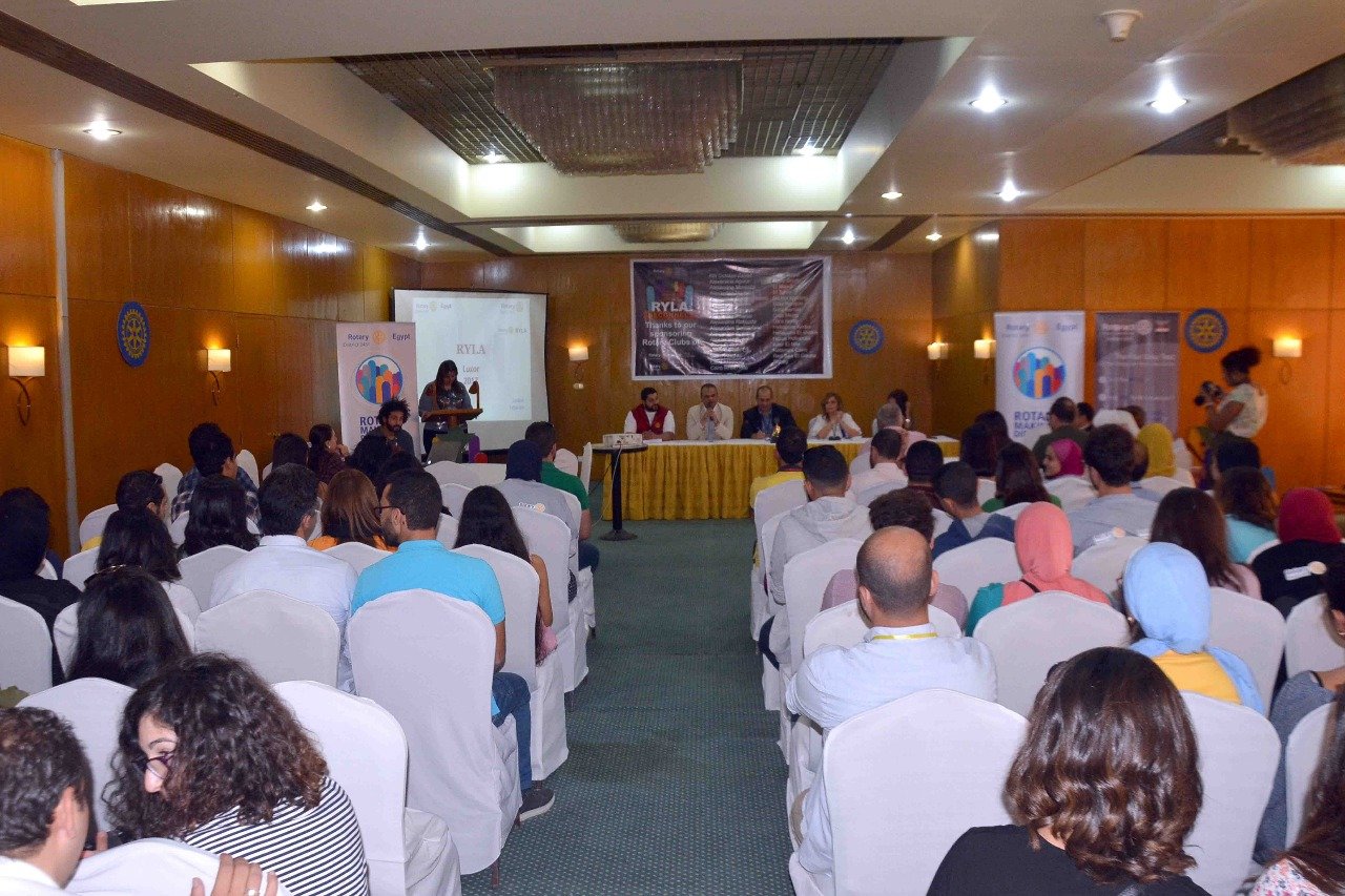 سكرتير محافظة الأقصر يفتتح مؤتمر نوادى الروتارى بحضور 90 عضواً  (4)