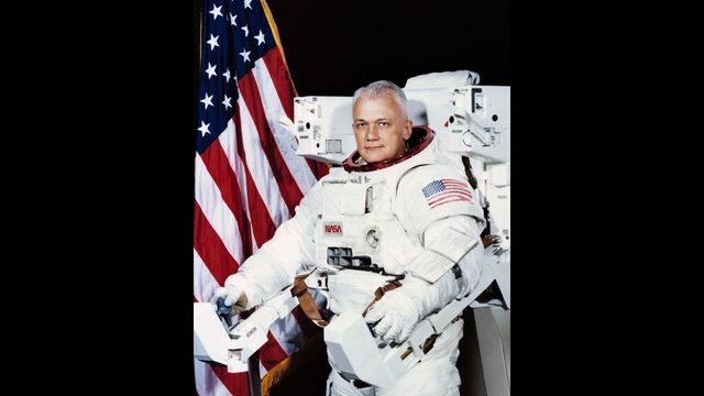 Bruce McCandless, first astronaut to float untethered in space.JPG_9773602_ver1.0_640_360
