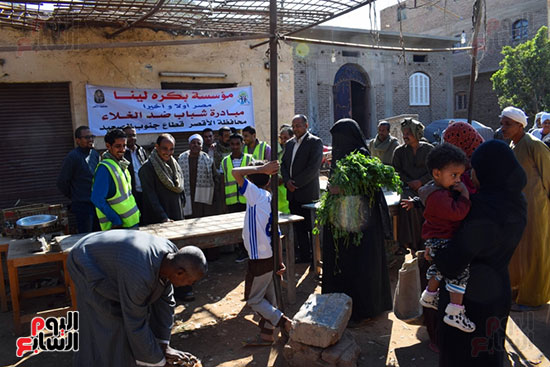          جانب من مبادرة شباب ضد الغلاء بالأقصر