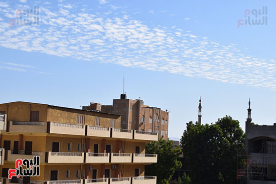             جانب من انتشار الغيوم والسحب في جنوب الصعيد