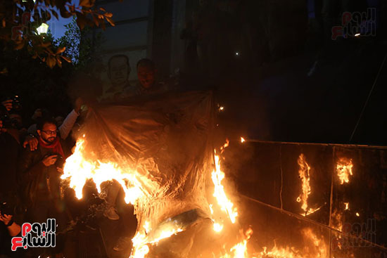   41399-صور-الصحفيون-يحرقون-علم-إسرائيل-خلال-وقفة-احتجاجية-(9).jpg