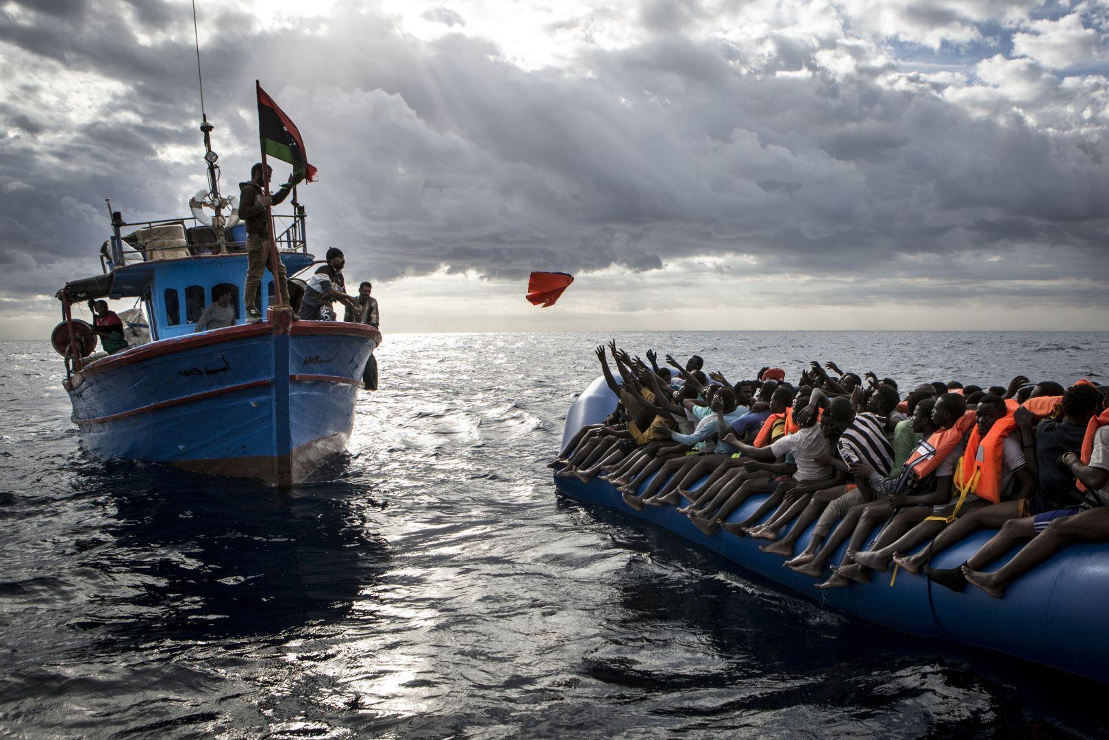 الجائزة الثالثة- الهجرة عبر البحر المتوسط - قصة مصورة
