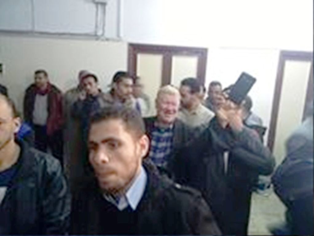 تجمهر المواطنين أمام مستشفى تلا المركزى عقب وفاة مواطنة مضربة عن الطعام 57517-التجمهر--(5)