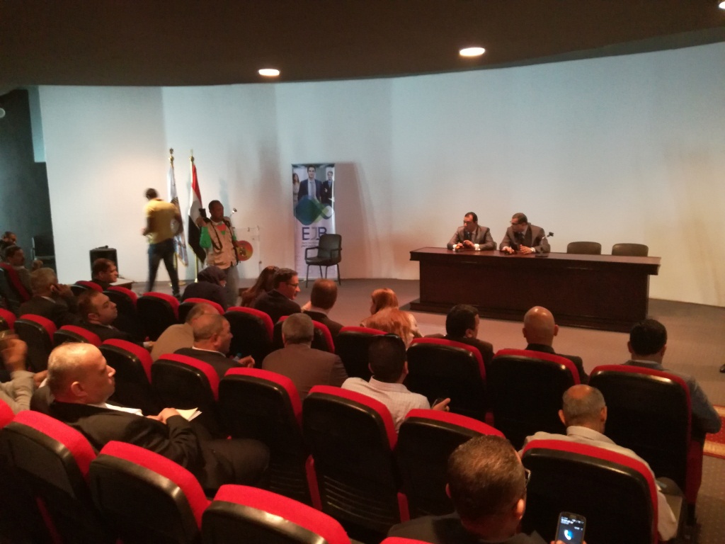 4- الوزير يؤكد علي ضرورة التنسيق بين الجمعيات والوزارة لتدريب الشباب