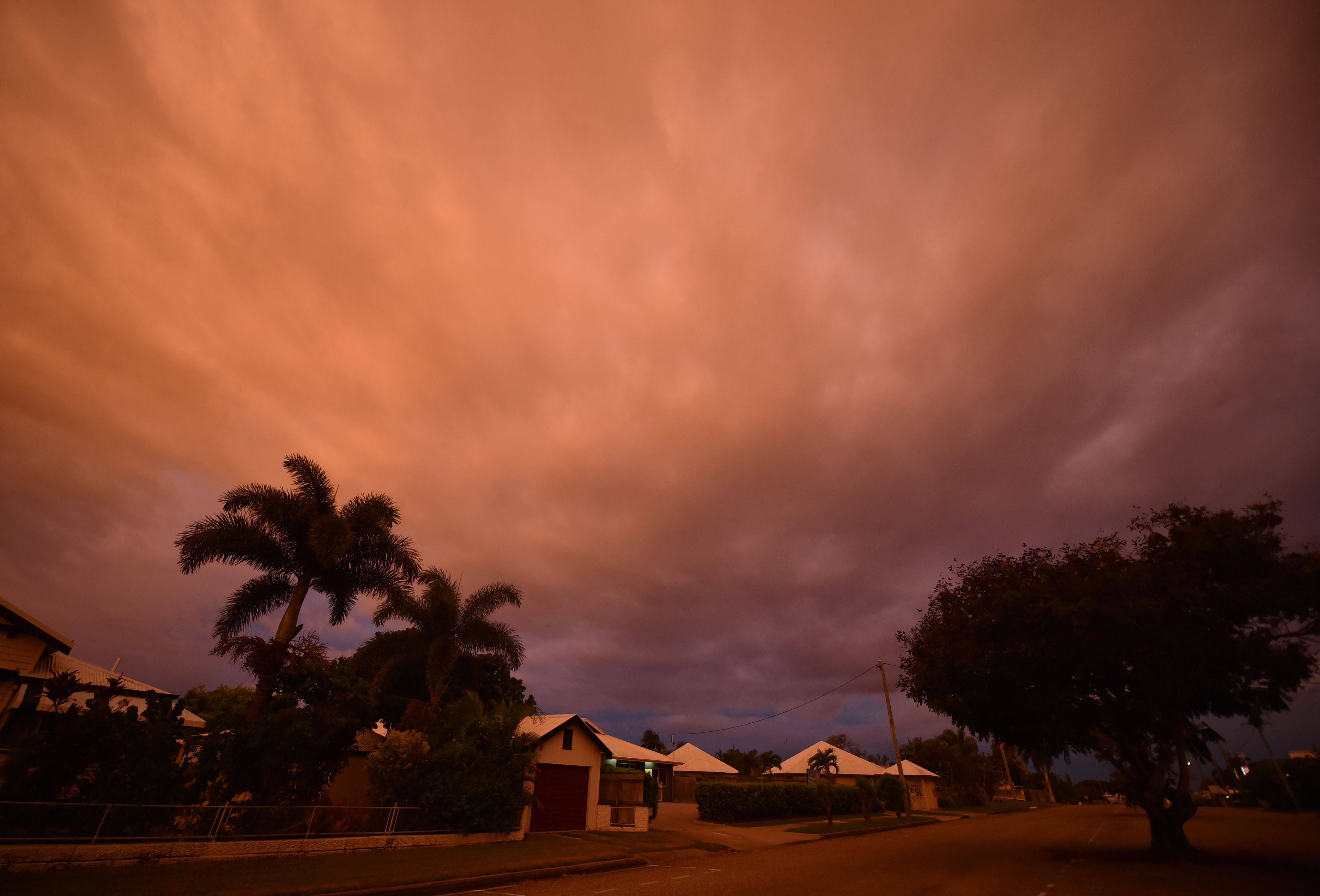 سحب ترابية تغطى سماء المناطق الساحلية فى أستراليا