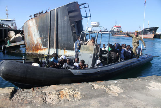 خفر السواحل الليبى ينقذ عدد كبير من المهاجرين من البحر المتوسط