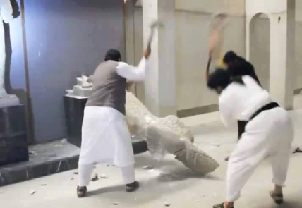المتطرفون يدمرون متحف الموصل