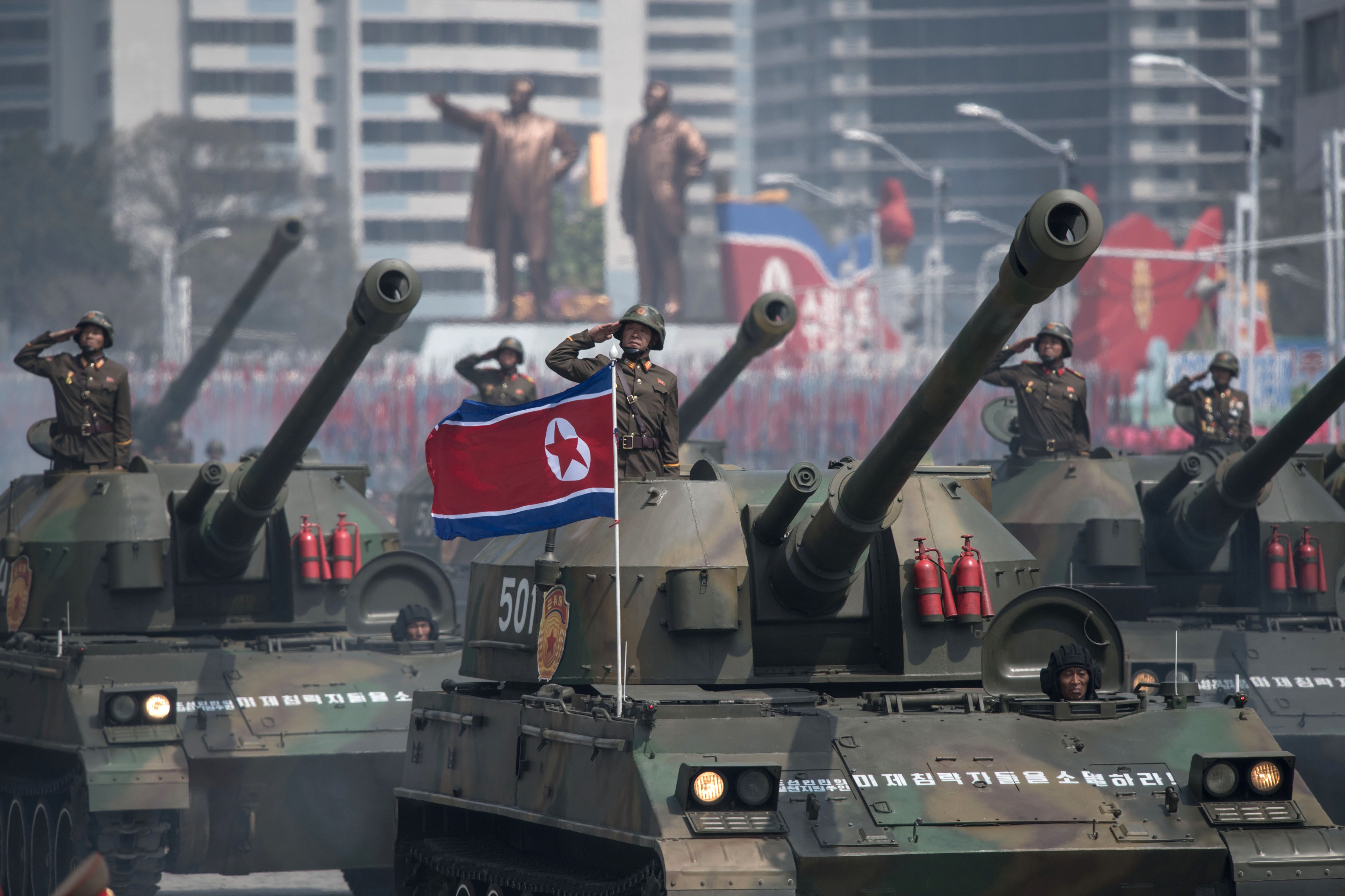 عرض دبابات الجيش الكورى الشمالى