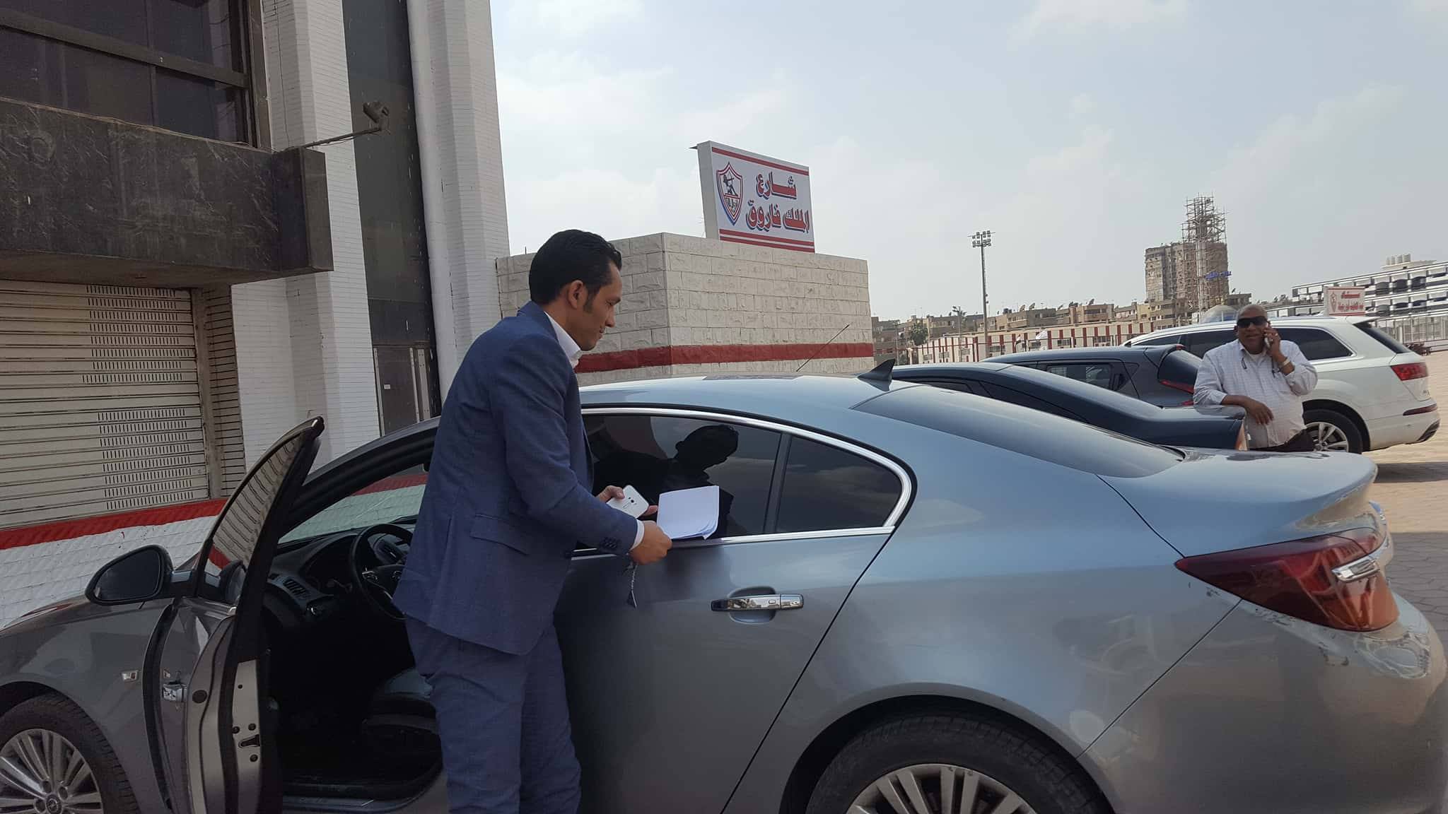 العندليب لحظة وصوله الزمالك العندليب لحظة وصوله الزمالك