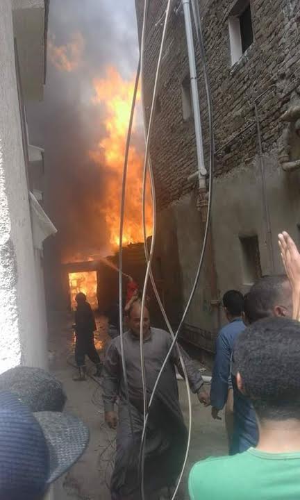 اندلاع حريق هائل بمخزن أخشاب بمدينة القرين فى الشرقية 33935-الحريق