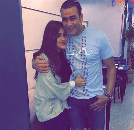 الحضرى مع نجلته