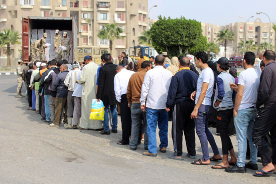 القوات-المسلحة-تواصل-العمل-فى-توزيع-الكراتين