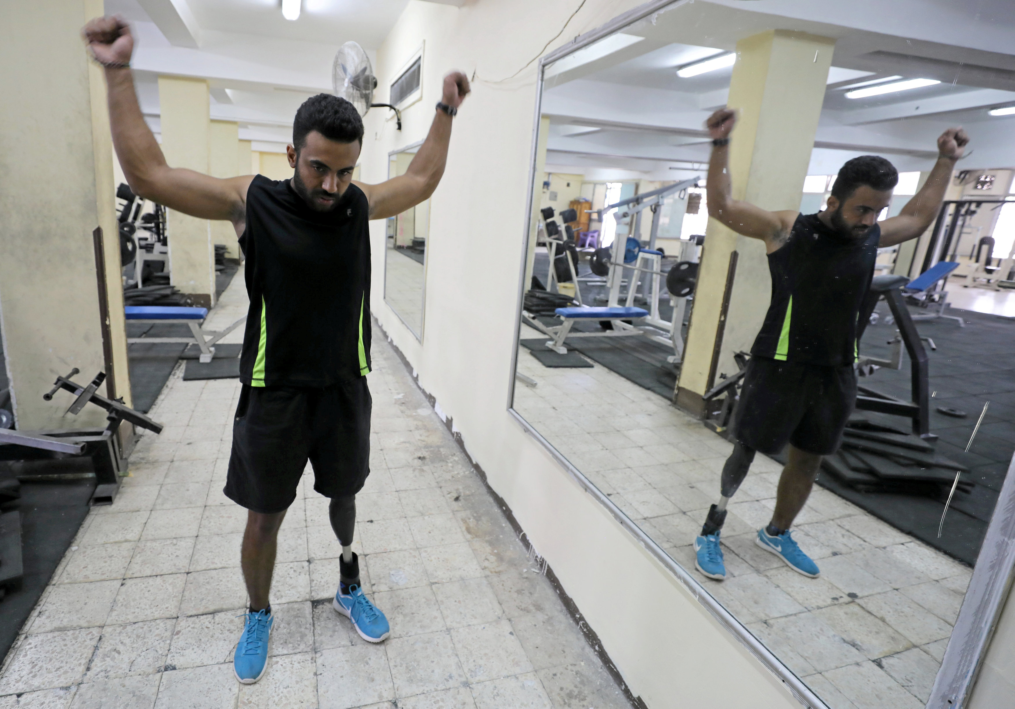 احماءات عمر حجازى لبدء تدريبات رفع الأثقال