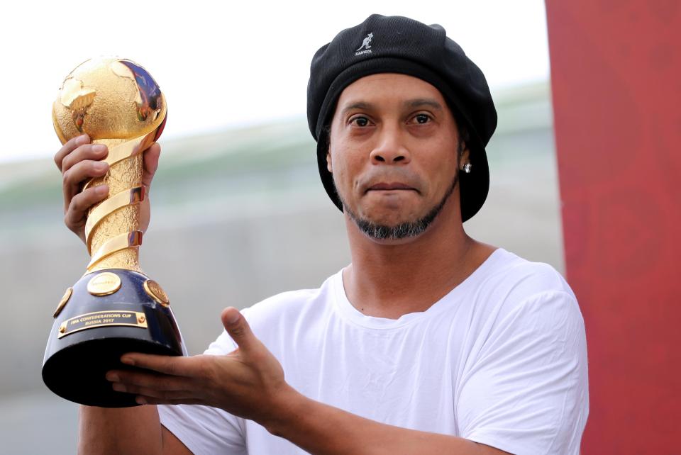 رونالدينيو أثناء الترويج لكأس القارات رونالدينيو أثناء الترويج لكأس القارات