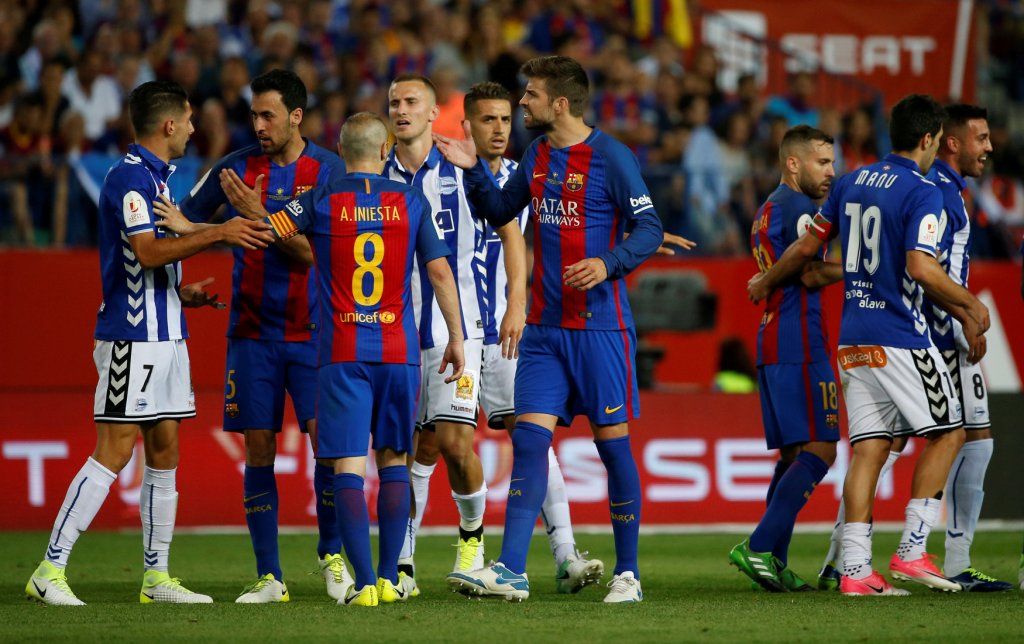 مشادات بين لاعبى برشلونة والافيس
