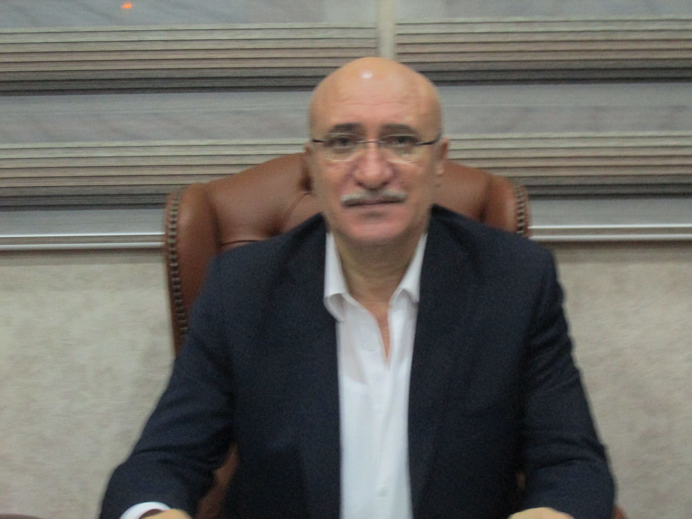 اليوم السابع أثناء لقاؤه بـ سمير حلبية رئيس النادى المصرى ببورسعيد (2)