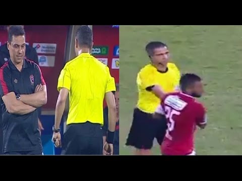 حسام عاشور يجذب يد الحكم حسام عاشور يجذب يد الحكم