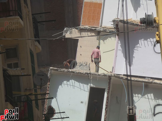 جانب من هدم العقار