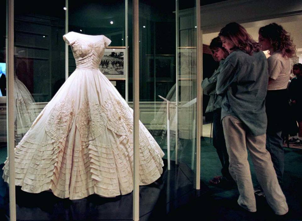 فستان زفاف جاكلين كينيدى