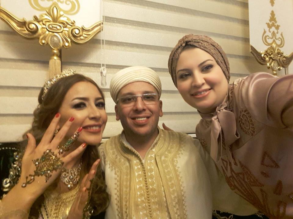 المحامى المصرى بخطيبته الفنانة جنات المحامى المصرى بخطيبته الفنانة جنات