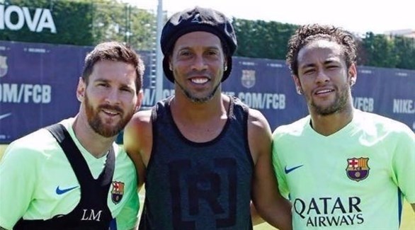 رونالدينيو مع ثنائي برشلونة نيمار وميسي رونالدينيو مع ثنائي برشلونة نيمار وميسي