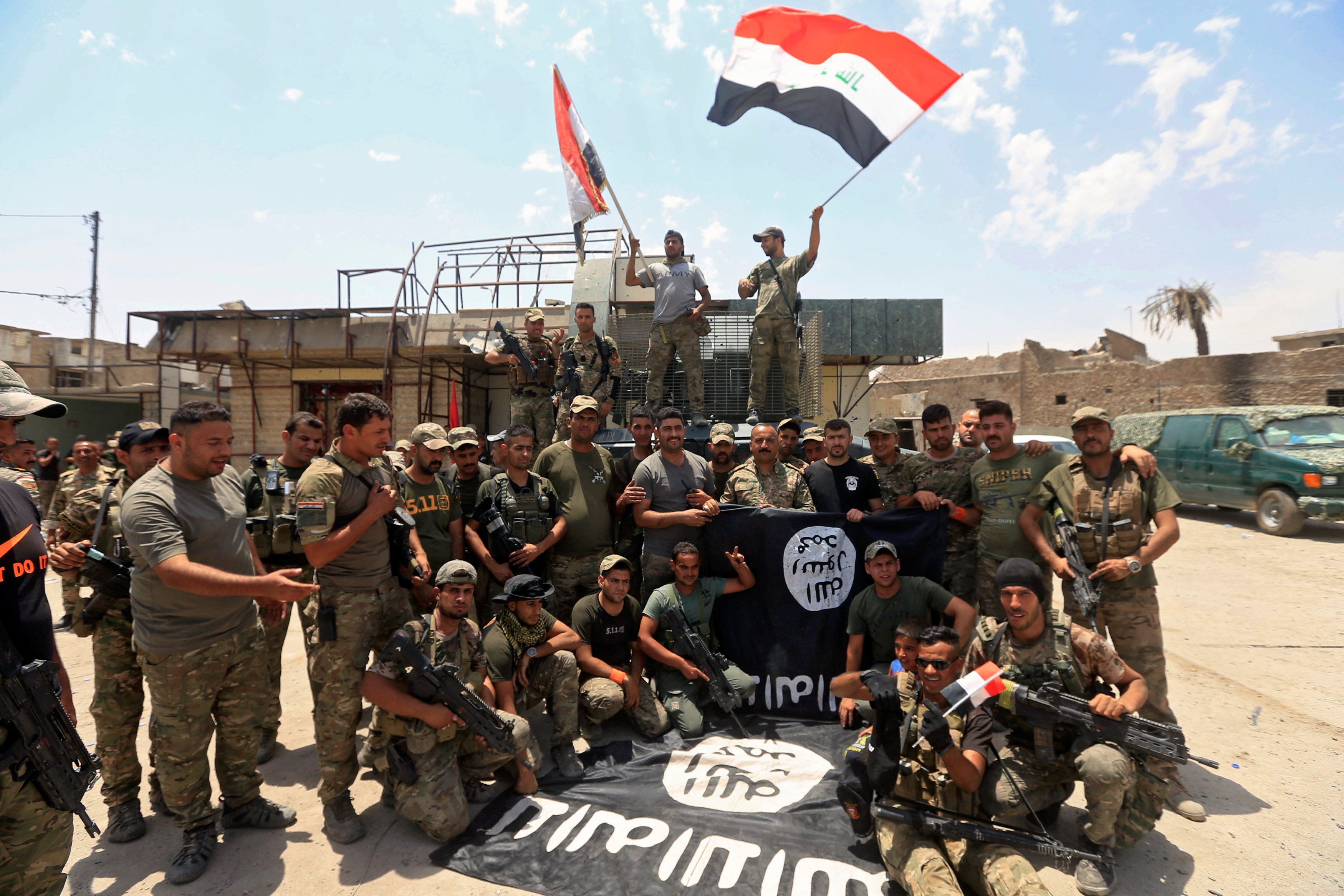 تنكيس أعلام داعش