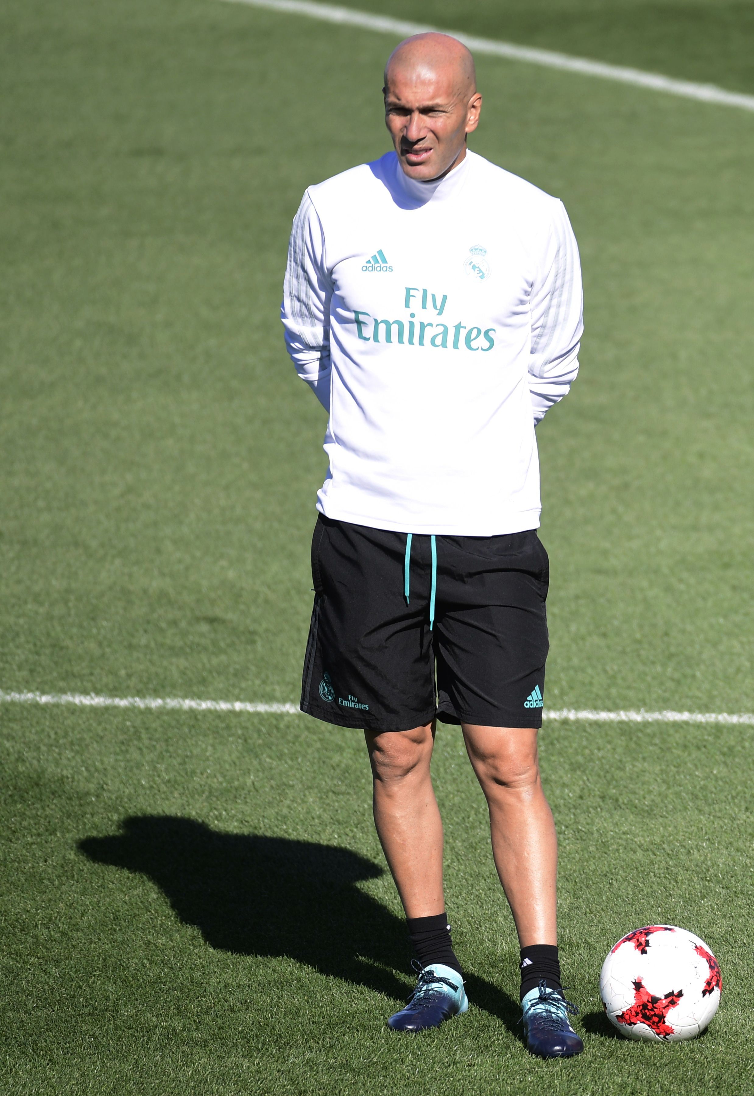 زيدان مدرب ريال مدريد زيدان مدرب ريال مدريد