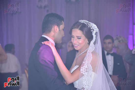 هيثم شاكر يغنى فى حفل زفاف شقيقة محمد زيدان (7)
