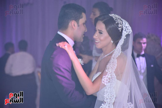 هيثم شاكر يغنى فى حفل زفاف شقيقة محمد زيدان (6)